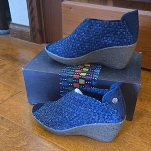 NIB, Sabrina Navy Woven Wedges, Sz. 37